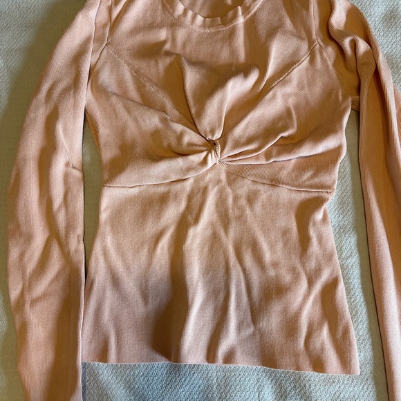 Zara top
Powder color
Medium - Picture 2 of 4